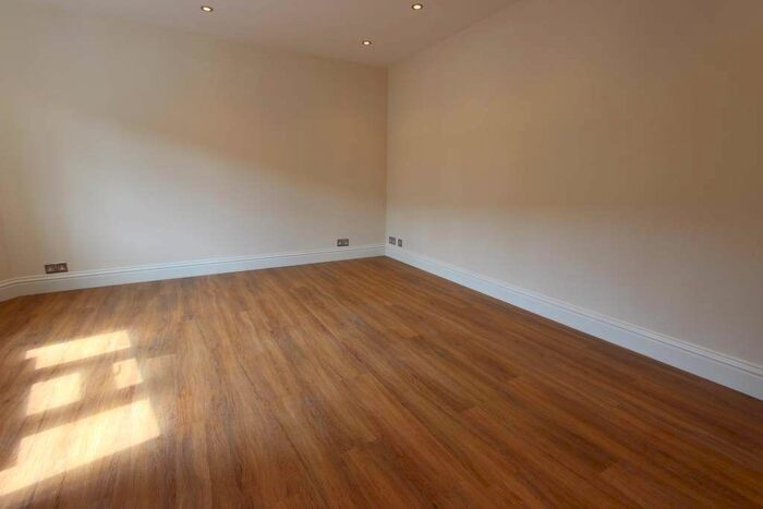 2 Bedroom Flat To Rent In Chase Side, London, N14