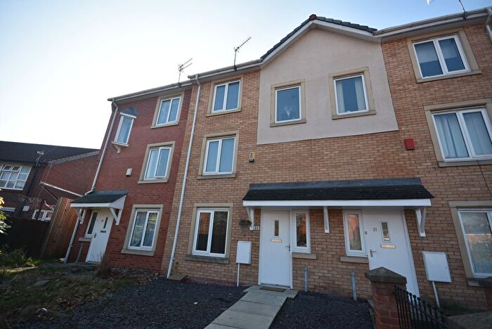 4 Bedroom Town House To Rent In Sadler Court, Hulme, Manchester., M15