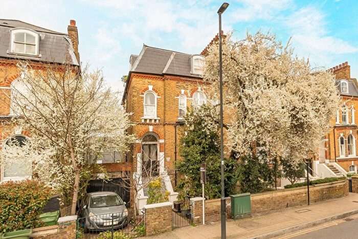 3 Bedroom Maisonette For Sale In Loughborough Road, Brixton, SW9