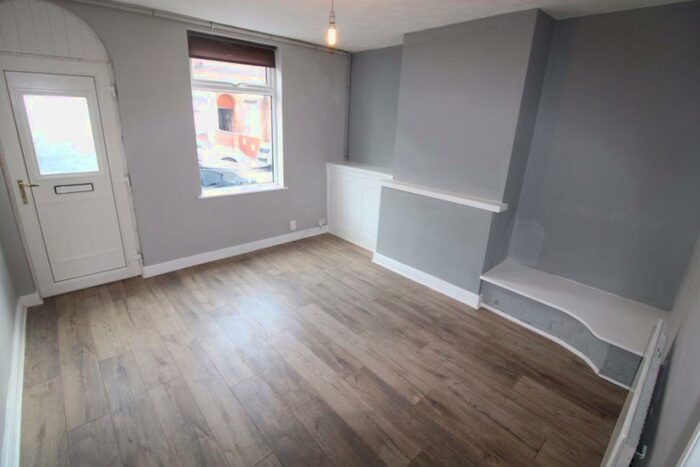2 Bedroom House To Rent In Wood Street, Staffordshire, DE14