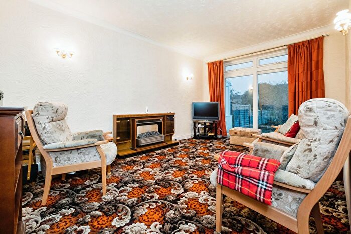 2 Bedroom Bungalow For Sale In Fairfield Close, Hornchurch, RM12