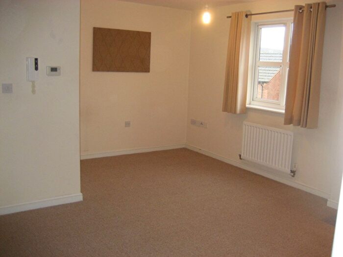 2 Bedroom Flat To Rent In Kepwick Road, Hamilton, Leicester, LE5