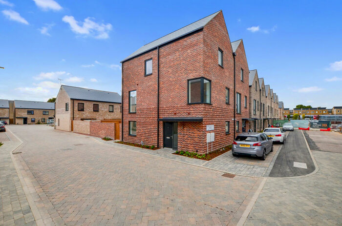 4 Bedroom End Of Terrace House To Rent In Leah Manning Close, CB1