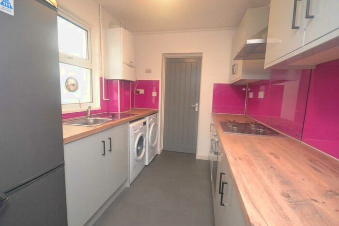 4 Bedroom Terraced House To Rent In Pitcroft Avenue, Reading, RG6