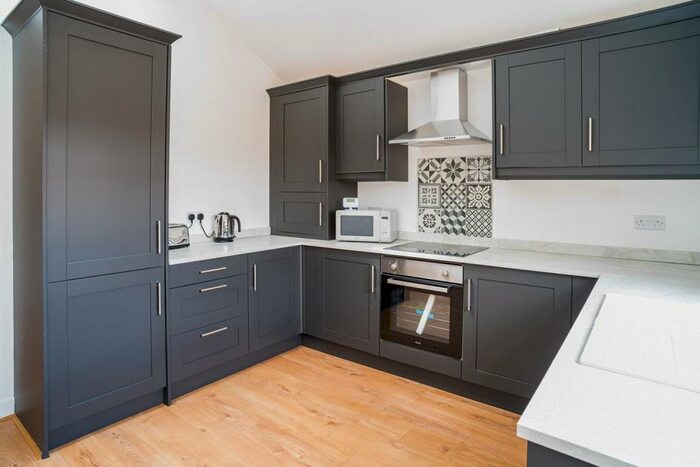 3 Bedroom Flat To Rent In Trevelyan Road, West Bridgford, Nottingham, NG2