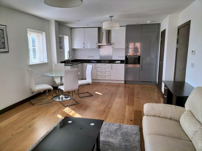 1 Bedroom Flat To Rent In Summerhouse Hill, Buckingham, MK18