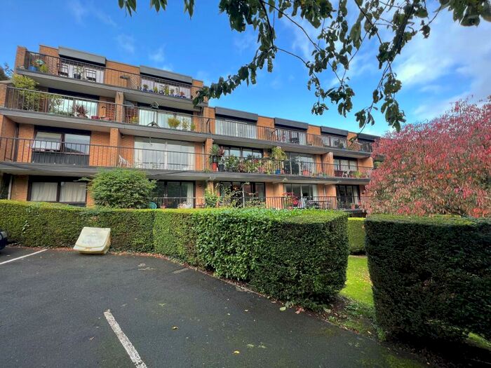 3 Bedroom Apartment To Rent In Bingham Court, Graham Road, S10