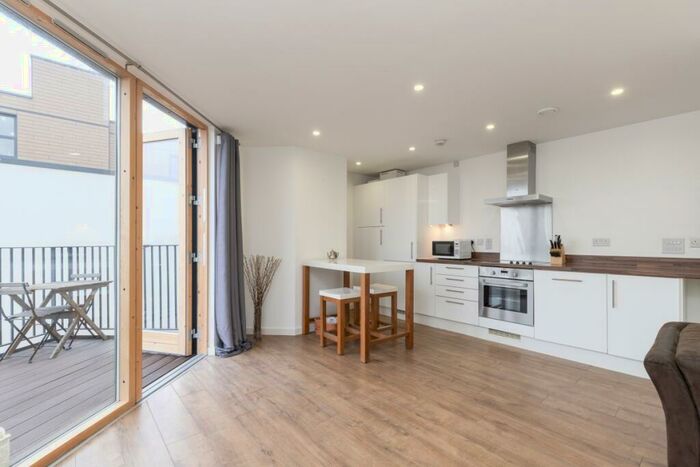 2 Bedroom Flat To Rent In Raine Street London, E1W