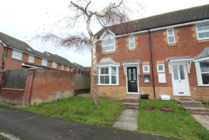 2 Bedroom End Of Terrace House To Rent In Bowler Road, Aylesbury, HP21