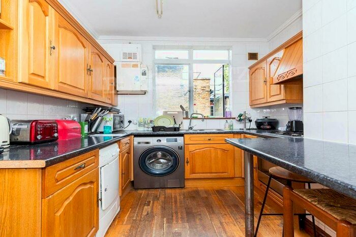 3 Bedroom Flat To Rent In Cranleigh Street, NW1