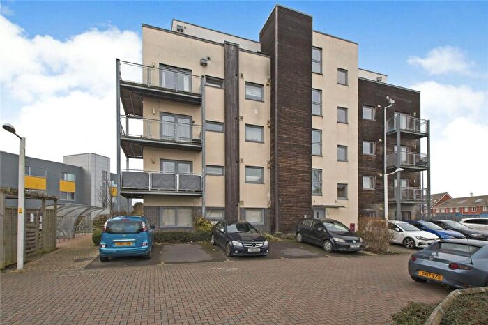 2 Bedroom Flat For Sale In Bennett Place, Dartford, Kent, DA1
