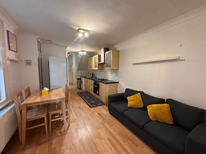 2 Bedroom Terraced House To Rent In Leythe Road, London, W3