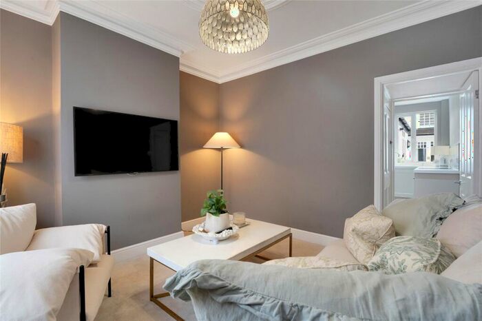 3 Bedroom End Of Terrace House For Sale In Avenue Road Extension, Clarendon Park, Leicester, LE2