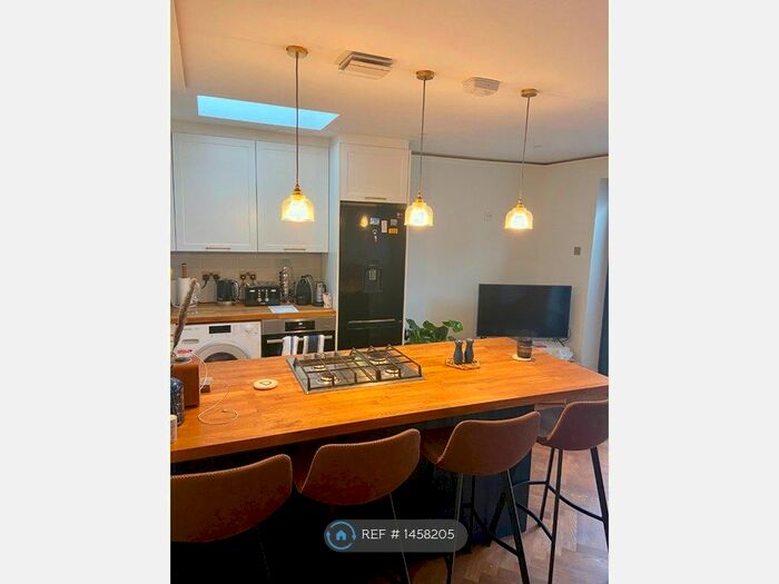 2 Bedroom Maisonette To Rent In Cowper Road, London, SW19