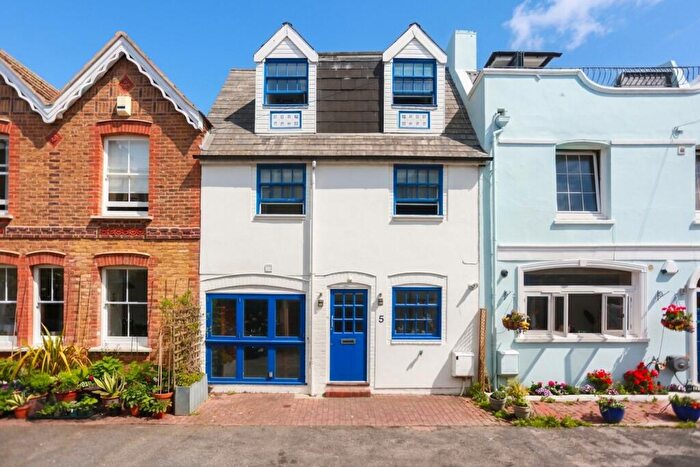 4 Bedroom Mews For Sale In Royal Crescent Mews, Brighton, BN2