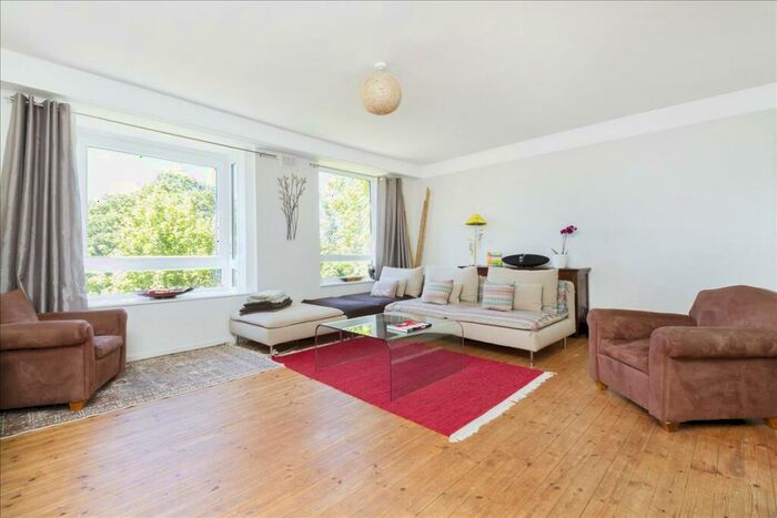 2 Bedroom Apartment To Rent In Great Brownings, Dulwich, London, SE21