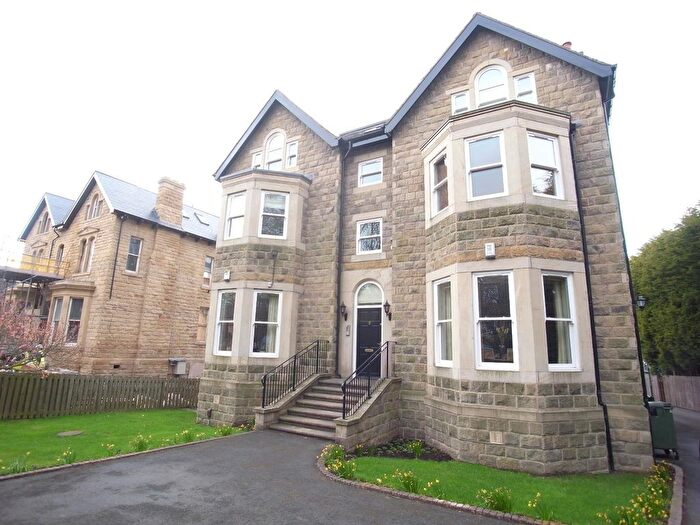 2 Bedroom Flat To Rent In Park Crescent, Leeds, West Yorkshire, Uk, LS8