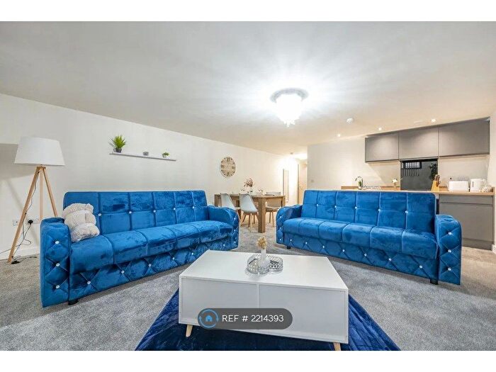 Studio To Rent In Conditioning House, Bradford, BD1