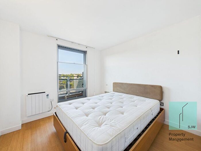 3 Bedroom Apartment To Rent In Deals Gateway, Dakota Building, SE13