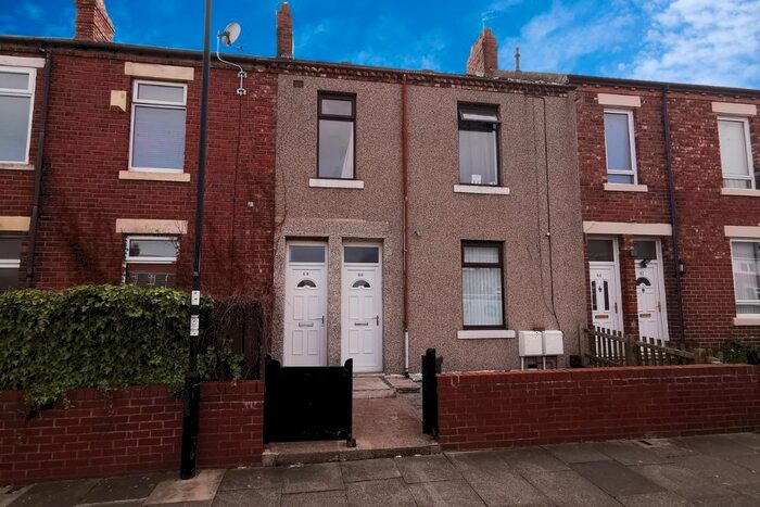 2 Bedroom Flat To Rent In Lansdowne Road, Forest Hall, Newcastle Upon Tyne, NE12