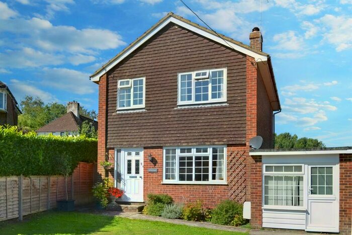 4 Bedroom Link Detached House For Sale In Chanctonbury Close, Washington, West Sussex, RH20