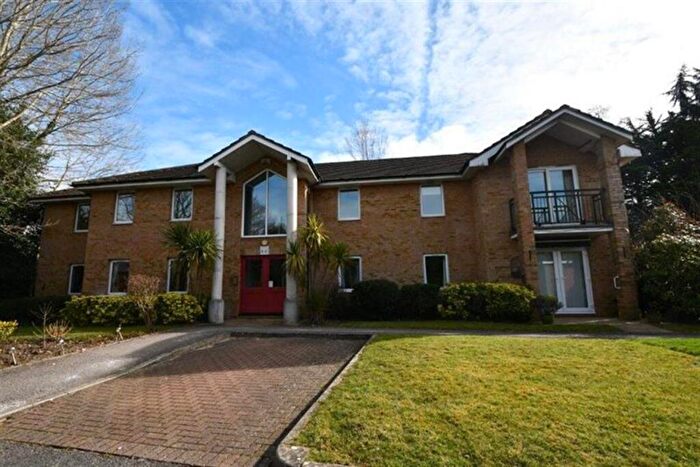 3 Bedroom Apartment For Sale In Bedroom Apartment St Floor In Farnborough, GU14