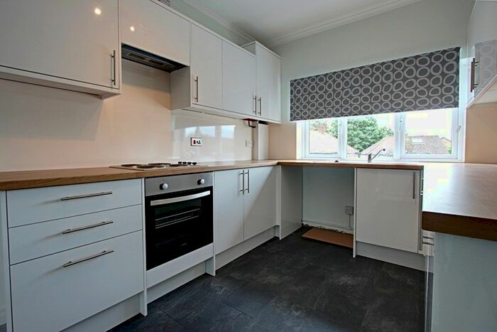 2 Bedroom Maisonette To Rent In Layard Road, Enfield, Middlesex EN1