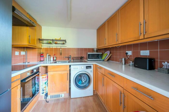 1 Bedroom Flat To Rent In Old Ford Road, Bow, London, E3