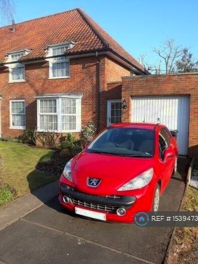 2 Bedroom Semi-Detached House To Rent In The Cloisters, Welwyn Garden City, AL8
