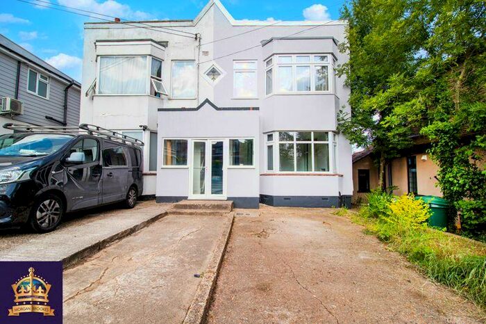 2 Bedroom Flat To Rent In Kents Hill Road, Benfleet, SS7