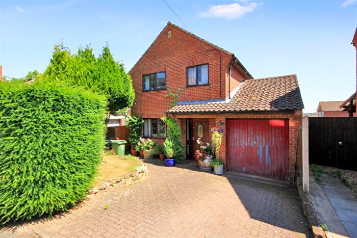 3 Bedroom Detached House For Sale In Thrift Street, Irchester, NN29