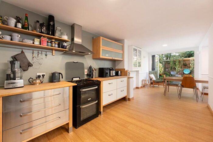 2 Bedroom House For Sale In Benhill Road, London, SE5