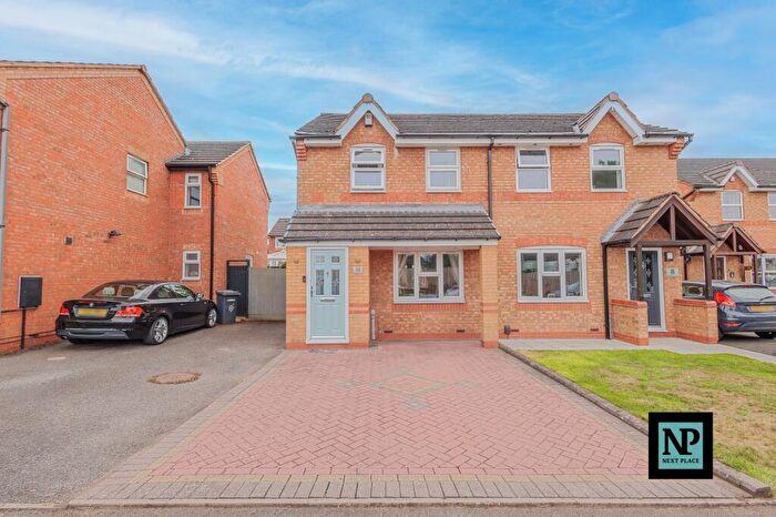 3 Bedroom Semi-Detached House For Sale In Bracklesham Way, Amington, B77