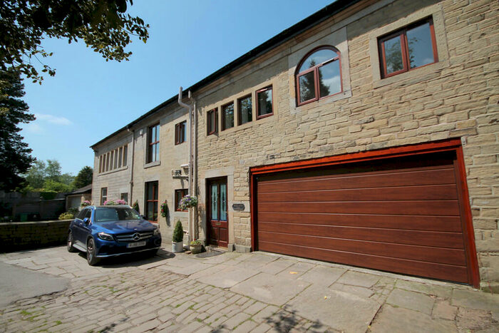 4 Bedroom Cottage To Rent In Brown Lodge Farm, Smithybridge, OL15
