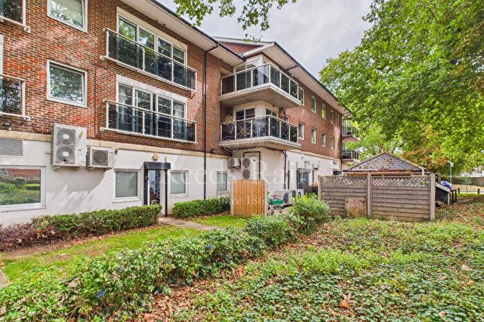 2 Bedroom Apartment For Sale In Maplehurst Close, Dartford, Kent, DA2