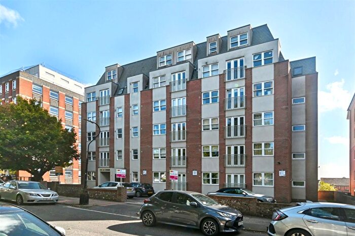 1 Bedroom Flat For Sale In St. Leonards Road, Eastbourne, BN21