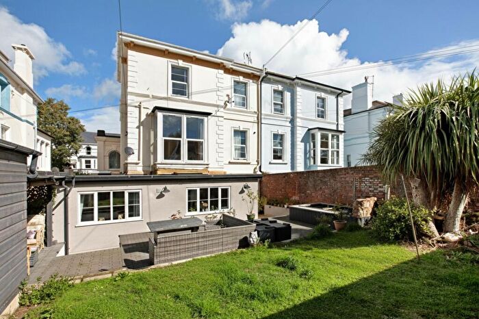 3 Bedroom Apartment For Sale In Barton Villas, Dawlish, EX7