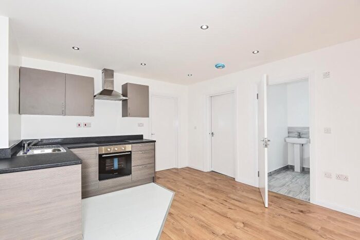 3 Bedroom Flat To Rent In Northumberland Avenue, Reading, RG2