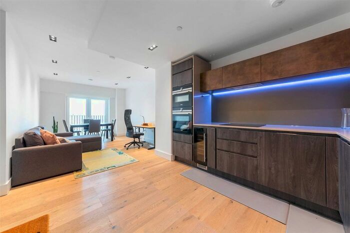 1 Bedroom Flat To Rent In Keybridge Tower, Exchange Gardens, London, SW8