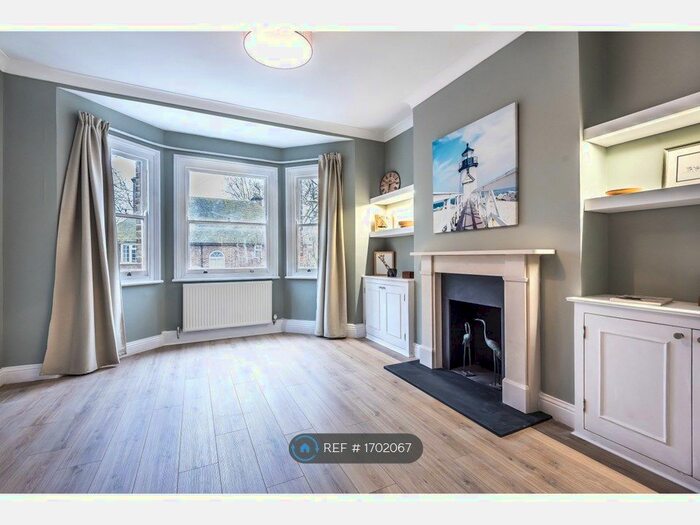 3 Bedroom Maisonette To Rent In Candahar Road, Battersea, SW11