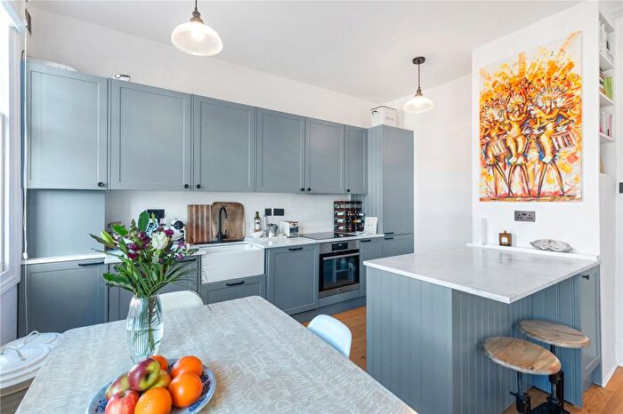 2 Bedroom Flat For Sale In Durley Road, London, N16
