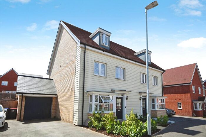 4 Bedroom Semi-Detached House For Sale In Townrow Avenue, Braintree, CM7