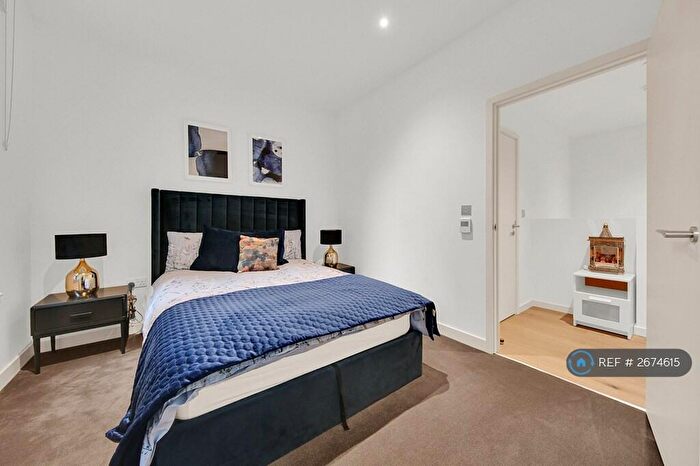 2 Bedroom Flat To Rent In Douglass Tower, London, E14