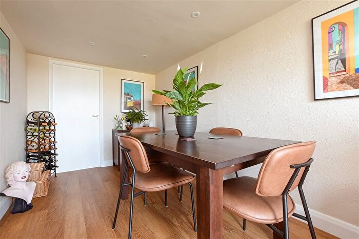 4 Bedroom Semi Detached House For Sale In Carew Close, Coulsdon, Surrey, CR5