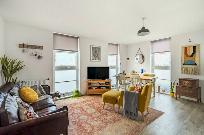 3 Bedroom Apartment For Sale In Baynhams Drive, Wolvercote, Oxford, OX2