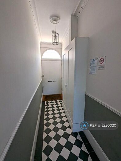 1 Bedroom Flat To Rent In Vicarage Grove, London, SE5