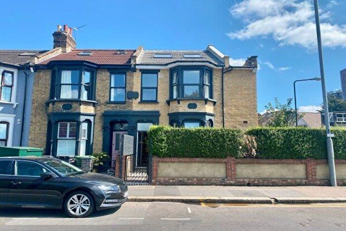 6 Bedroom Property To Rent In Palmerston Road, London, E17