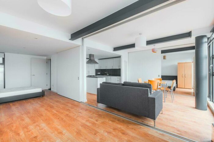 2 Bedroom Flat To Rent In Hallings Wharf, Stratford, London, E15
