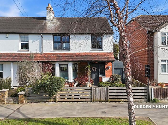 3 Bedroom End Terrace House For Sale In Herschell Road, Leigh-On-Sea, SS9