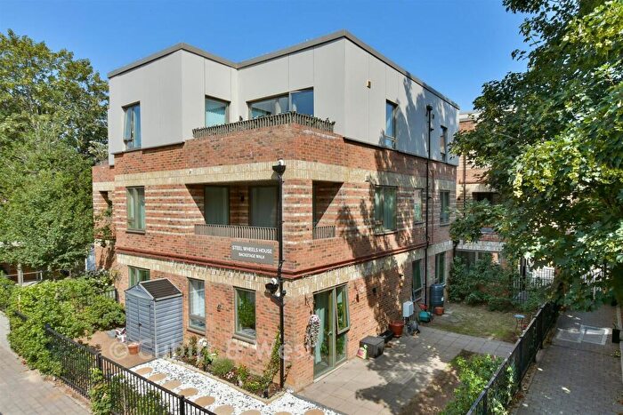 1 Bedroom Apartment For Sale In Back Stage Walk, Wallington, Surrey, SM6